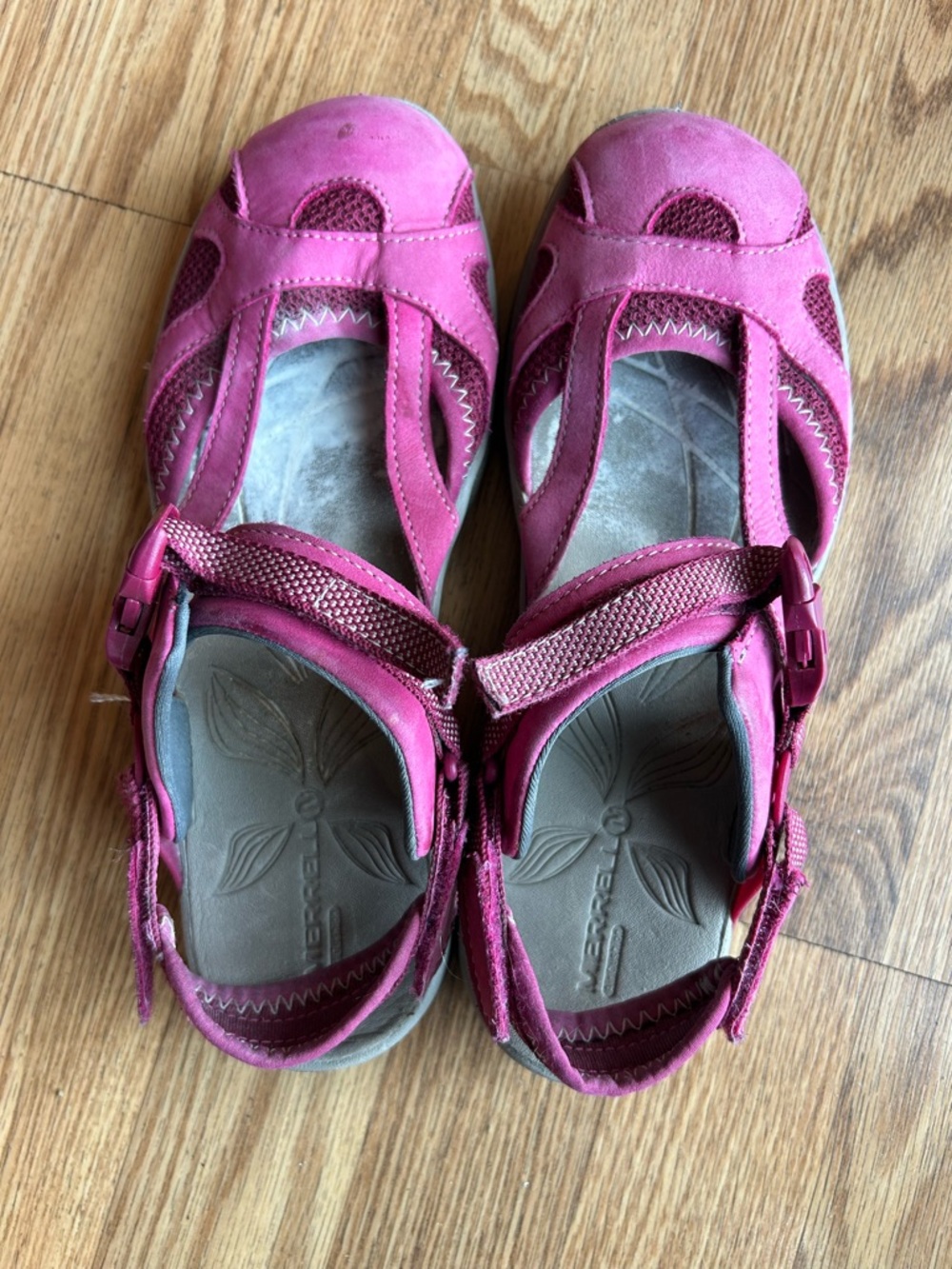 Merrell Women's size 8 Siren Sport Sandal, Raspberry Pink Outdoor Closed-Toe